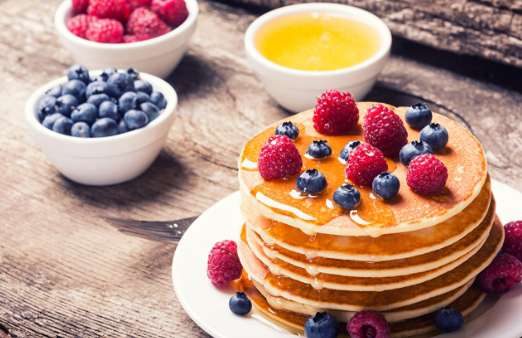 Panquecas com frutas vermelhas